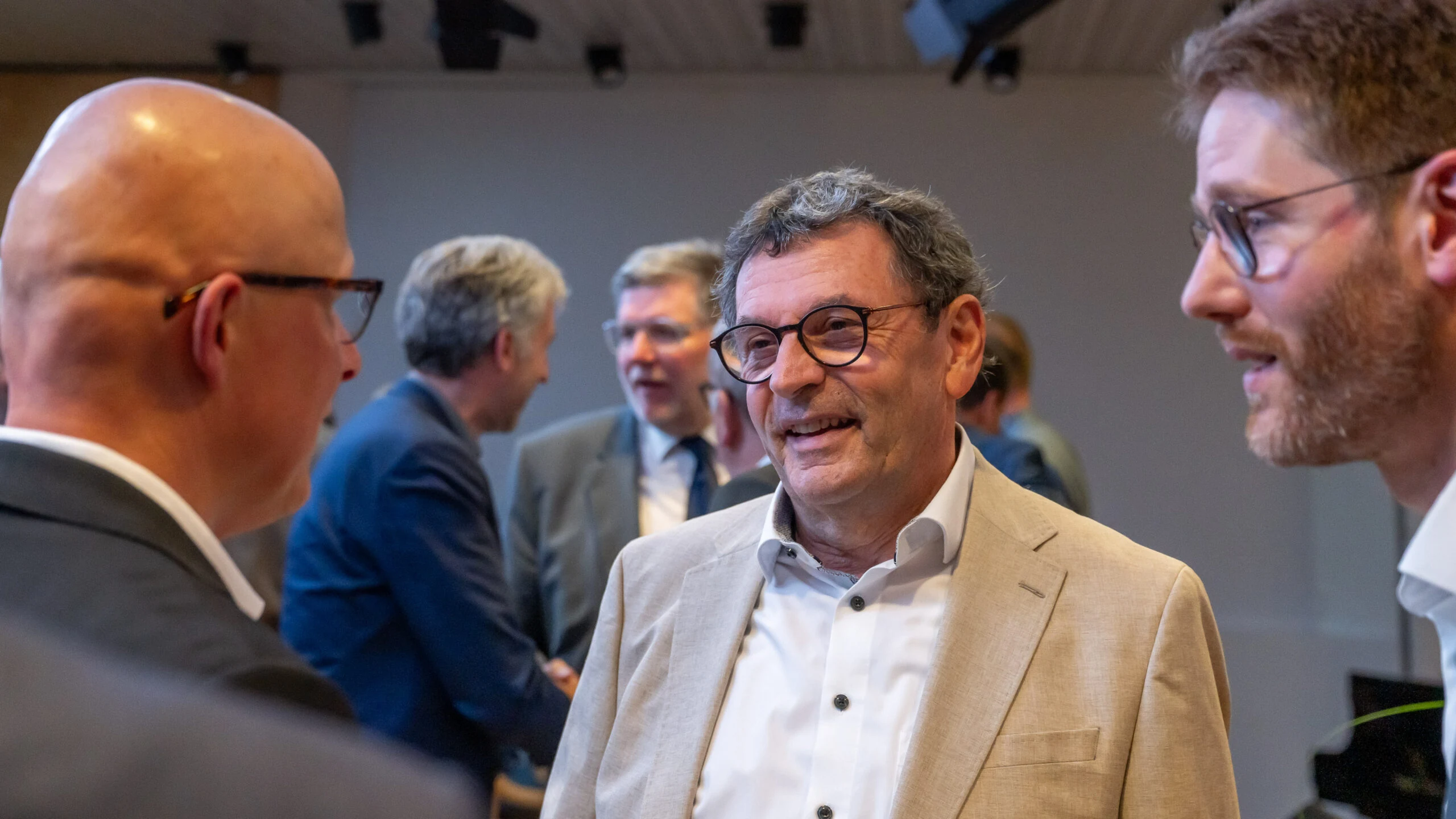 Dr. Ulrich Bausch bei seiner Verabschiedung im Gespräch